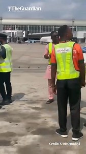 Days after popular Fuji musician KWAM1 had an altercation with staff and crew of ValueJet at the Nnamdi Azikiwe International Airport in Abuja. A young female passenger on an Ibom Air flight from Uyo to Lagos has caused a scene at the Murtala Muhammed International Airport Lagos on Sunday, ass@ulting an air hostess and clashing with airport security, thereby causing chaos before she was whisked away by airport security in a bus. | Amanda Chisom Blog