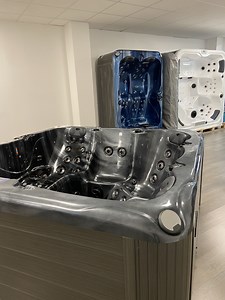Showroom Paris : Spa, Spa de Nage, Abri & Sauna en exposition