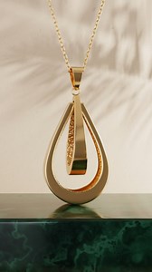 Pronađi privjesak Golden Rain u Zaks poslovnicama i nagradi se za sve svoje uspjehe. | ZAKS