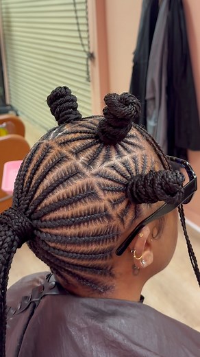 Had too much fun doing this style! ✨ Inspired by; @beatsbydeb ⠀⠀⠀⠀⠀⠀⠀⠀⠀ ⠀⠀⠀⠀⠀⠀⠀ #lahandz #losangelesbraider #losangelesstitchbraids #explorepage #labraider #lahairstylist #hollywoodbraider #dtlabraider #hollywoodhair #dtlastylist #dtlahairstylist #melrosebraider #hollywoodhairstylist #beverlyhillsbraider #travelinghairstylist #explore #lastitchbraids #lahair #losangeleshairstylist #westwoodbraider #labreabraider #midwilshirebraider #melrosebraider | Paris Stallworth