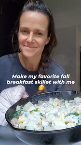 Looking for a healthy breakfast skillet? This quick and easy apple & sage breakfast hash is full of flavor and uses simple ingredients you likely already have! Sweet apples, white potatoes, breakfast sausages, veggies, and herbs make up this delicous and simple breakfast. This recipe is super quick, and you can meal prep it in advance. The best part is that it's easy to swap out for your favorite ingredients. Use sweet potatoes instead of white. Kale instead of spinach. And you can swap out the 