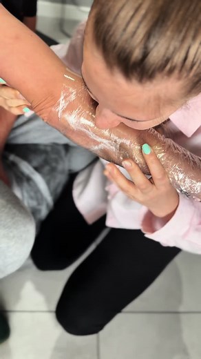 Tatuaż odcisk zęba na ręce — pomysł i wykonanie