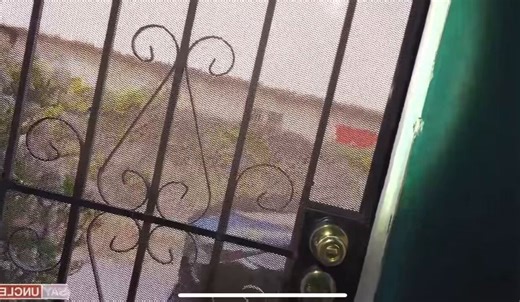 RT @effyeahgayporn: raw gangbang while the wife's at home