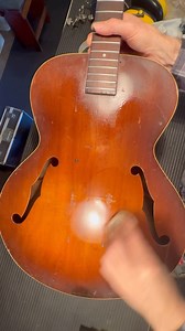 Gibson Goodness (Part 5/6): More on the restoration of this lovely 1946-47 Gibson L-48…. This time I’m applying some final touches to the original finish. Buffing, oiling, cleaning and polishing from head to toe. Except the furry ball of lint affectionately known as the “mouse” is saved and returned to live a happy life back inside the guitar where it belongs…😜 Yes, there’s scars and scratches in keeping with a “sympathetic restoration”, which preserves the original finish and embraces the many