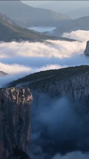 en solo dans les gorges du Verdon à 60 ans . #freesoloing #escalade #escalada #climbing #verdon | Alain Robert