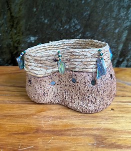 Paua Shell Vessel - Handmade ceramic and coil stitched basket/vase with paua shell detail - Etsy Nederland