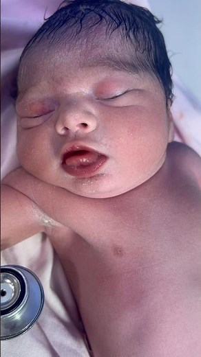 #babyfirstminutes Beautiful chubby cute baby 👶💕