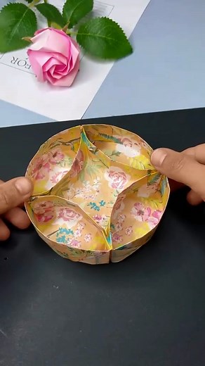 Instructions for folding a cute candy tray #art #diy #craft #crafts | Craft Home