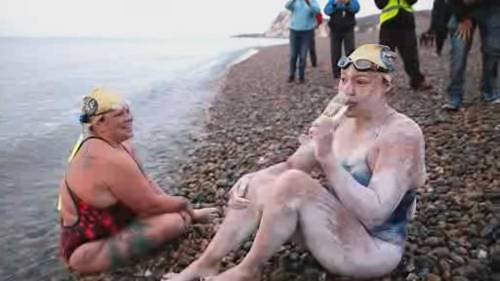 U.S. woman becomes first to swim English Channel four times non-stop