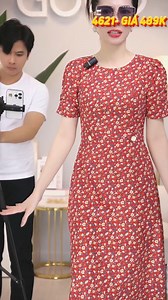 12K views · 56 reactions | Họa tiết hoa nhí trên nền kate đỏ vô cùng nổi bật, tay nhún điệu đà giúp chị em vừa che khuyết điểm bắp tay, vừa tạo điểm nhấn duyên dáng. Chị em đừng bỏ lỡ MSP 4621 nhé! #Guco #gucofashion #thoitrangnuhottrend #thoitrangthietke #xuhuong | GUCO | Facebook