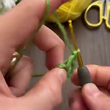 Wonderfulll.. Making a cute souvenir tulip keychain, you will be amazed by this crochet knitting pattern #crochet | My Hobby