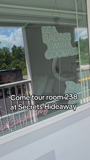 Come tour room 238 at @secretshideaway 🩷 . . . . #secrets #secretshideaway #secretshideawayresort #roomtour #hotelroom #HotelTakeover #adultsonly #adultvacation #adultresort #kissimmee #Florida | Thathotcoupleinga