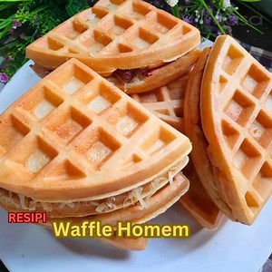 Resipi waffle paling mudah dan gebu. Boleh sapu jem, mentega, mentega kacang, sedapnnyaaa..nak-anak comfirm suka. 😋😋 Resipi: https://bit.ly/48mHGIX #resepi #resipi #recipe #majalahrasa #rasashare #wafflehomemade | Rasa