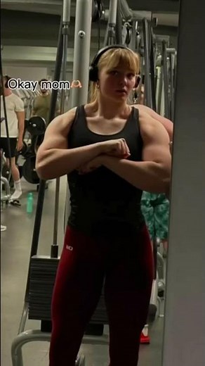 Muscle MOMMY 😱 Insane Muscle Girl flexing Biceps 🔥 Fbb flex Biceps #shorts #viral #gymgirl