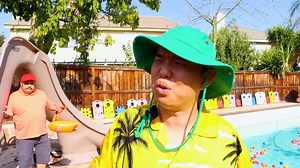 3.8K views · 11 reactions | Jannie y Andrew fingen jugar con lluvia de bolas de colores Piscina de bolas para niños | Juguetes y Colores | Facebook