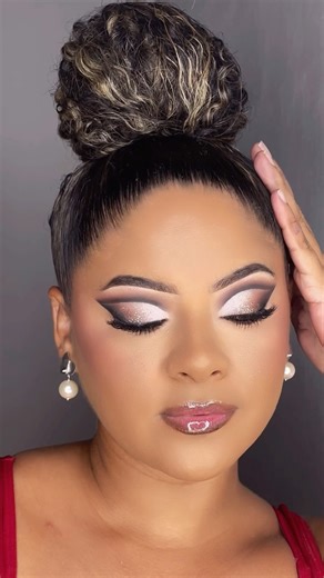 271K views · 74K reactions | Tutorial detalhado pro Réveillon 懶壟✨ . . #maquiagemfesta #reveillon #newyear #maquiagemanonovo | 20makiar | Facebook