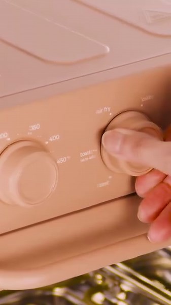 Broil, bake, roast, toast, reheat, and air-fry with this mini yet mighty multipurpose oven. Click here to shop: https://goop.visitlink.me/Wrhbgr | goop