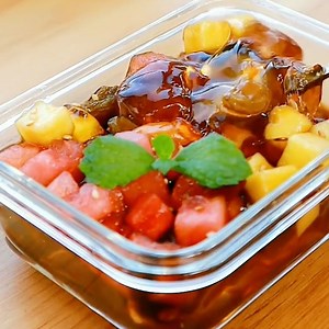 16K views · 232 reactions | Sugar ice jelly is a sweet dessert perfect for hot weather. It comes in a variety of flavors such as brown sugar, sweet-scented osmanthus, and dark plum, and can even be made at home. So let's enjoy a bowl of sugar ice jelly together. #FunChina | China Plus Culture | Facebook