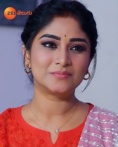 643K views · 10K reactions | Maha ని అందంగా అలంకరించిన Sumathi...! #SumathiMahaBestFriends #SeetheRamudiKatnam #ZeeOnTheGo Watch Anytime, Anywhere on ZEE5 - https://zee5.onelink.me/RlQq/ftelDownloadZEE5App | Zee Telugu | Facebook