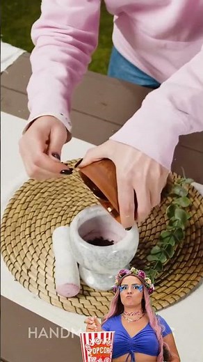 DIY Lipstick Magic: Create Your Own Eco-Friendly Shade! 🌿💋✨