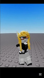 besitos en el codo 😘💅🏻 #roblox #elpersonajedelasemana #memes