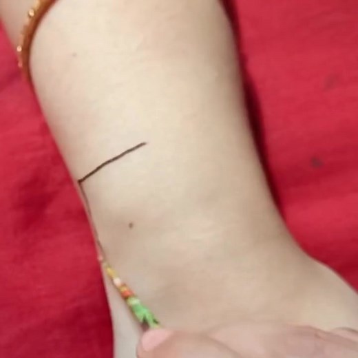 8.1K views · 40 reactions | Beautiful Floral Back Hand Mehndi design | Mhndi art by saba atif | Facebook