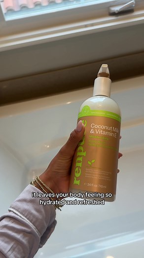 My favorite new and 100% recyclable Coconut Milk & Vitamin E Moisturizing Body Wash from @Renpure with an Excellent Yuka you can't go wrong! Pick yours up from @Walmart in 🇺🇸 and from @shoppersbeauty in 🇨🇦#RenpureMinimalistShower #MinimalistShower #renpurepartner