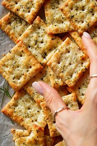 3.7K views | Dill Pickle Saltines: Irresistibly Crunchy Snack Delight For the Seasoning • Vegetable Oil – Ensures an even coating of flavors; substitute with canola or light olive oil if desired. • Dry Dill Seasoning Mix – The star ingredient that delivers that distinct dill pickle flavor you’ll crave. • Garlic Powder – Adds savory warmth, enhancing the overall taste without overpowering the dill essence. ...... Full Recipe in Coʍmеոτ  | Sandra Recipes | Facebook