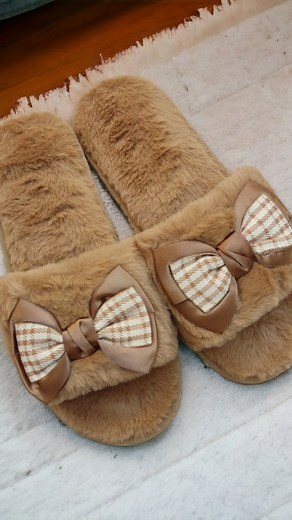 Limited stock left in Tie fur slides 📢 Price Rs.2650 Free home delivery 🚚 Checkout now | Dastoor