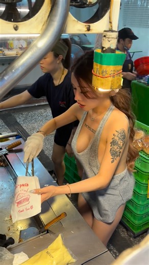 Bebe tsai | Are you feeling hungry?😋🩷 #fyp #outfit #nightmarket | Instagram