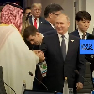 Russian President Putin and Saudi Crown Prince Mohammad Bin Salman laugh and exchange a jovial handshake before the G20 summit kicked off. Watch the summit live: https://bit.ly/2SlIjud | Euronews English