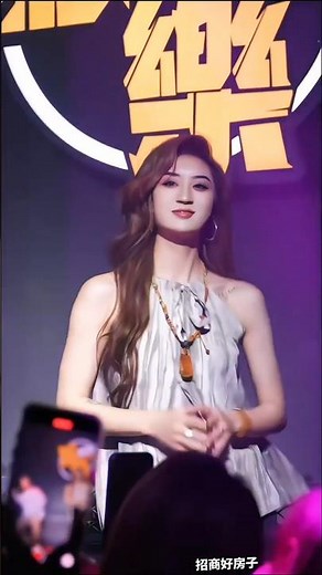 Beautiful Girl Dancing Inside the Club | Stunning Dance Performance