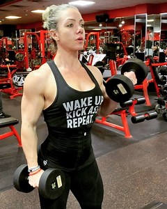 #wakeup #kickass #repeat . . . #biceps #workout #workoutmotivation #workoutroutine #goodnight #girlswithmuscle @fbbtops @igbestbodyes @nebbia_fitness @bodybling.jewelry @tmariesuits @apollonnutrition #newjersey #newark #ironbound | Marjorie Beck