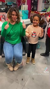 153K views · 5.8K reactions | Relooking d’une jeune femme adorable qui a fait deux heures de routes avec sa petite choupette,qui d’ailleurs a bien joué le jeu avec sa maman pour le tic toc 朗❤️❤️❤️❤️),Hélène a fait versé sa petite larme à la cliente qui n’a pas regretté le déplacement ☺️ | Coiffure Marilyn , relooking extrême france | Facebook