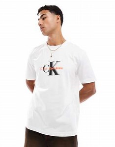 Calvin Klein Jeans - T-shirt à grand logo - Blanc/rouge | ASOS