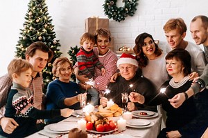 Provedeno zanimljivo istraživanje koje otkriva zašto mladi ljudi dolaze roditeljima za božićne blagdane