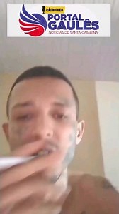 🚨 Um homem de 31 anos que diz ser ex-integrante do Primeiro Comando da Capital (PCC) começou a compartilhar vídeos em uma rede social, desde segunda-feira (16/10). Nas postagens, ele orienta jovens a não entrarem no mundo do crime. Frank Willians de Paula Souza e Marques também afirma estar jurado de morte e que, por causa disso, pretende revelar os supostos bastidores da facção, na qual ele diz ter ocupado cargos de liderança. O suposto ex-integrante do PCC também divulga o link de uma vaquinh