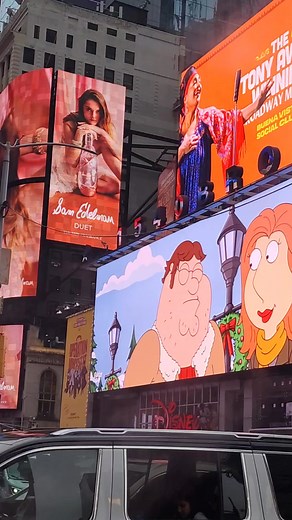 Walking in Times Square! | Nicole Simmons