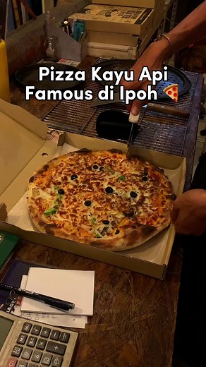 Peminat pizza kayu api wajib datang kat Ipoh Pizza Kayu Api kalau ke Ipoh! 🍕 #IpohPizzaKayuApi #Ipoh #TahunMelawatIpoh #GayaTravel #CutiCutiMalaysia | Gaya Travel Magazine