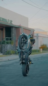 People go sooooo hard with riding and social media’s thinking they’re guna get famous and sponsored and rich than a year later they realize it’s still just empty pockets and parking lots and you really have to LOVE this shit to keep doing it. Then it’s “ i just need a break from all this right now to focus on my real life” but I thought bikelife was your life? What happened? This is the worst part of stunt riding. And that’s why it’ll never grow the way it should. Stop sprinting out the gate, th