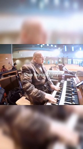 Show Yourself Mighty #COGIC #gospel #organ #hammondorgan #hammond #gospelorgan #cogic #shout #worship #worshiporgan | Dan Spiffy Neuman