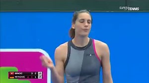 Durante un match, la tennista Andrea Petkovic decide di dare spettacolo sulle note di Around the world dei Daft Punk 🎶🎶 | Real Clubbers