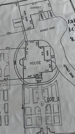 🌳🌳🌳 Our official plans are underway adding another formal/parterre garden to our front landscaping! What is a French parterre or formal garden? From the French word meaning ‘on the ground’, a parterre is a formal garden laid out on a level area and made up of enclosed beds, separated by gravel. Parterres often include symmetrical hedging surrounding flower beds. The process of making one is actually not as hard as you might think but it does take some planning to get accurate execution. Drawi