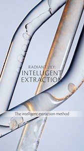Wondering how the Radiant Lily’s potency is drawn out of the petals to create the exclusive Radiant Lily Concentrate in #TheSerum? Here’s the secret to an energy-efficient, microwave technology method that protects it against oxidation and degradation ✨ マドンナリリーの花びらからどのように、クレ・ド・ポー ボーテ #ルセラムⅡ の独自成分ラディアントリリーコンセントレート（保湿・整肌）*が作られるのか不思議に思いませんか？ 短時間で成分を抽出できるマイクロウェーブ技術を使うことで、環境への負担を減らし、より純度の高い成分を抽出できるのです。 *マドンナリリー花エキス、グリセリン #CledePeauBeaute #CledePeau #CPB #クレドポーボーテ #skincare #serum #science #lily #スキンケ