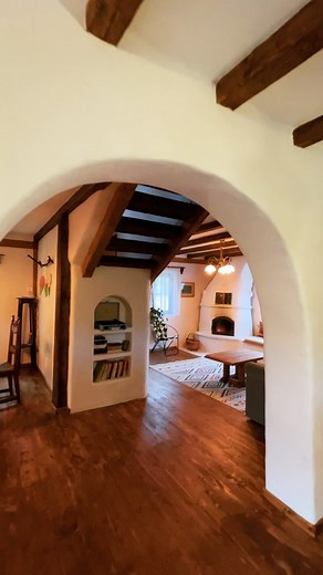 Casuta Bibliotheca: cateva imagini💌 O casuta traditionala din lemn vechi, cu o capacitate de 4-8 persoane, bucatarie complet utilata, 3 dormitoare, 2 terase, soba pe lemne si firepit in gradina🍂☀️ Pentru mai multe detalii si rezervari ne gasiti la 0740017501📞 #romania #travel #nature #romaniatravel #romaniawow #ig_romania #romaniafrumoasa #cazariinedite #cazari #countryside #descoperaromania | Inside, The Village