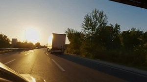 Крупный полугрузовик, перевозящий нелегальные товары, едущий: стоковое видео (без лицензионных платежей), 3657509473 | Shutterstock