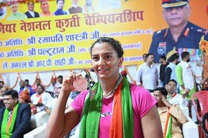 Geeta Phogat makes inspiring comeback at National Wrestling Championships