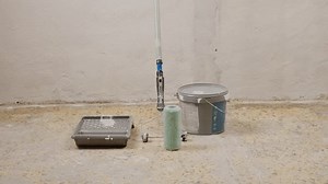 Travailleur préparant des outils de peinture : vidéo de stock (100 % libre de droit) 3974664321 | Shutterstock