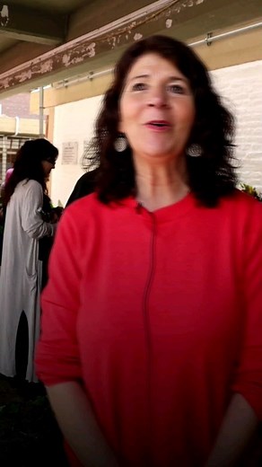 La Dra. Cristina Sanz vicedecana de la Facultad de Ciencias Naturales se refiere a la feria de Productores agrícolas que ofrecen cada 15 días a la comunidad universitaria. De esta manera expresó que esta propuesta se trata de un trabajo conjunto entre familias y organizaciones de productores, instituciones públicas y privadas, entre otros espacios. | Noticias Unsa | Facebook