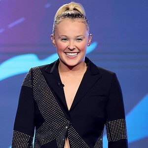 JoJo Siwa's Bold Hair Transformation Is Perfect If You're Torn Between Going Blonde or Brunette